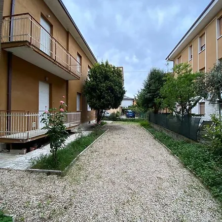 Casa Indipendente Con Giardino *