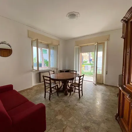 Casa Indipendente Con Giardino